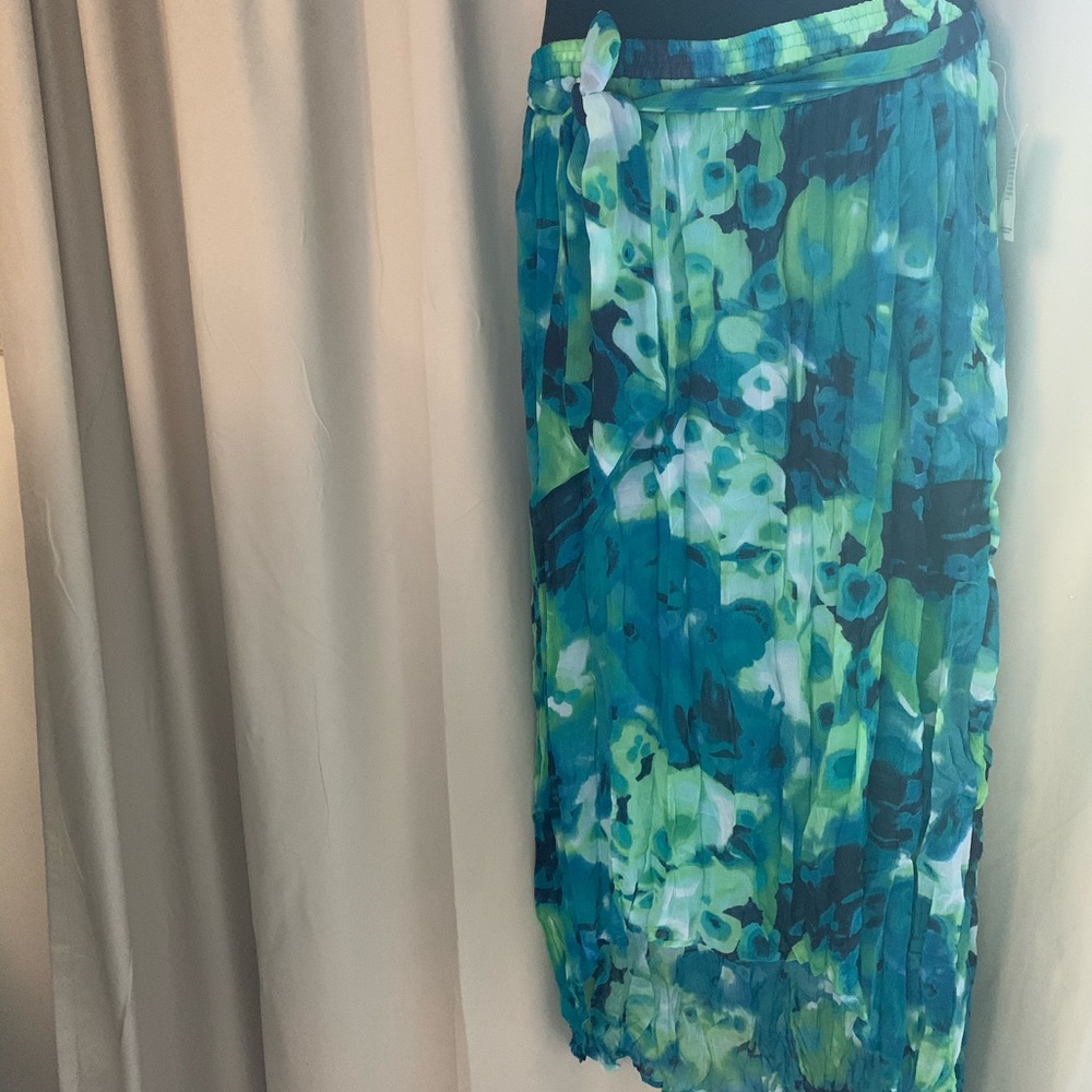 Gorgeous pleated lined hi-low skirt turquoise lime